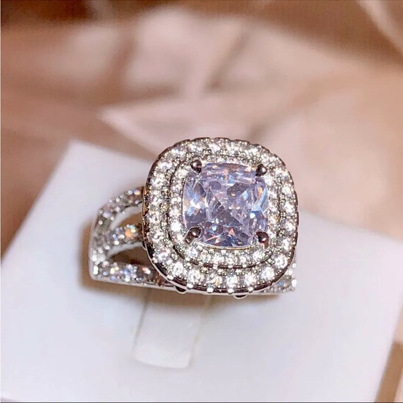 Trendy Women Ring with Brilliant Cubic Zirconia - Picture 3 of 5